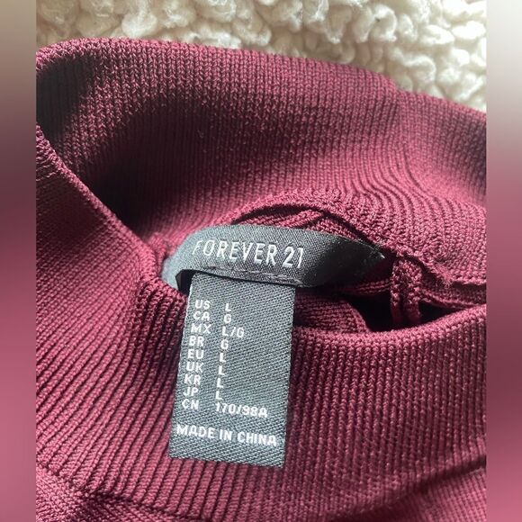 Forever 21 Burgundy Ribbed crop top women’s large with open back cut out - Picture 3 of 3